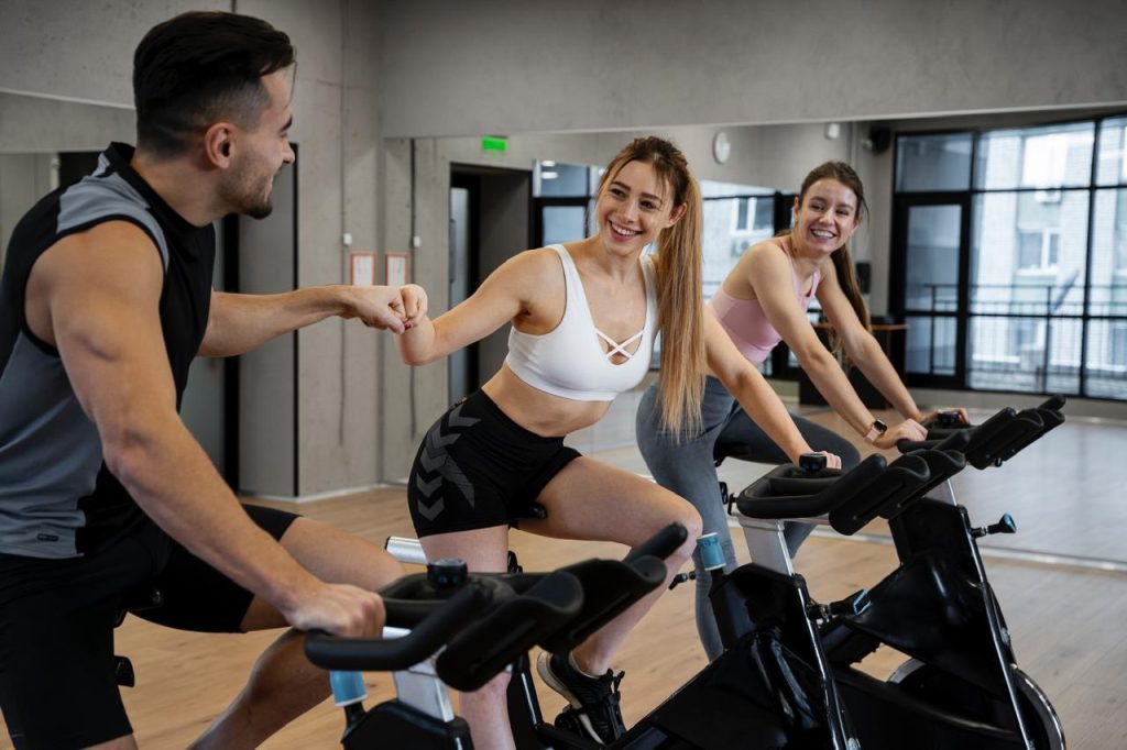 Bike Indoor em alta: conheça os benefícios do exercício