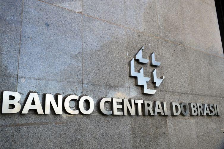 A urgente queda dos juros