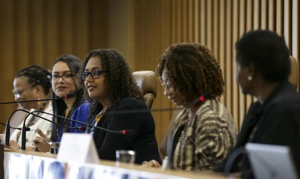 Mulheres e Justiça