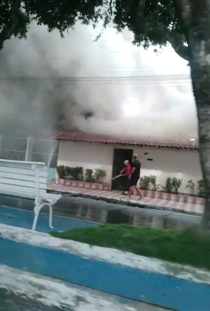 Incêndio atinge abrigo infanto-juvenil na tarde deste domingo (8)
