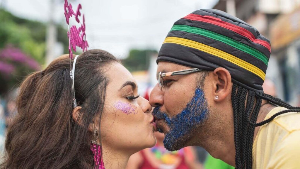 Prazer, saúde e escolhas: cuidados para tomar no carnaval