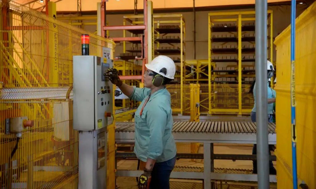 Mercado de trabalho pode absorver fim da escala 6×1, aponta IPEA