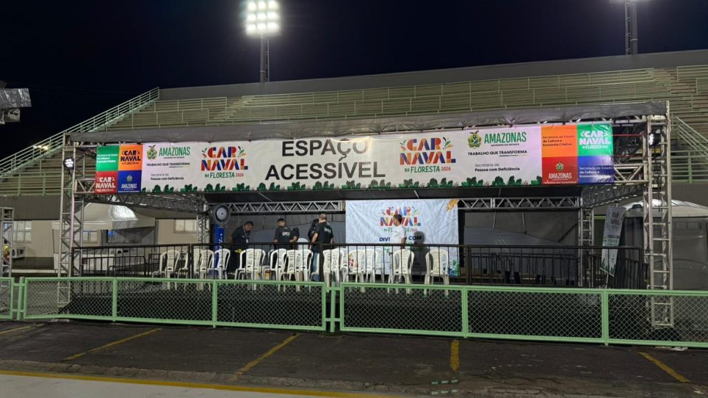 Desfiles e bandas de carnaval contam com espaço acessível no Sambódromo