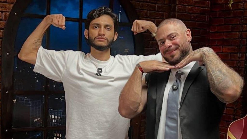 Do palco às redes: como comediantes equilibram o riso ao vivo e o humor digital