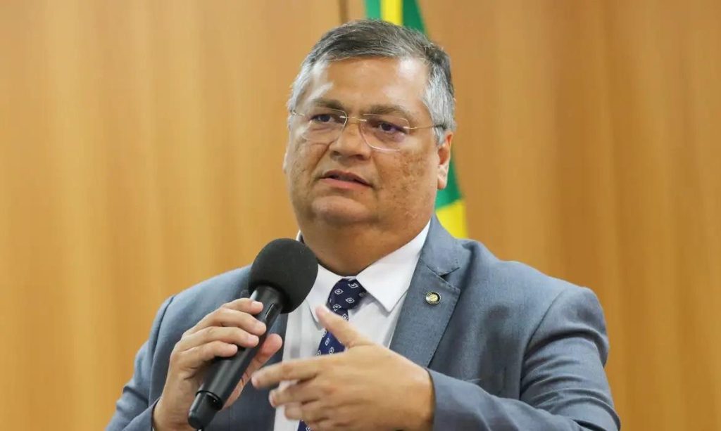 Os “penduricalhos” têm que acabar