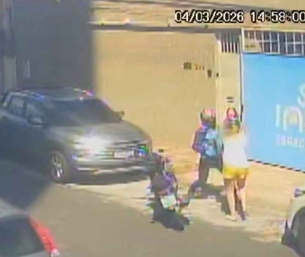Homem que roubou celular é preso após agredir vítima com capacete