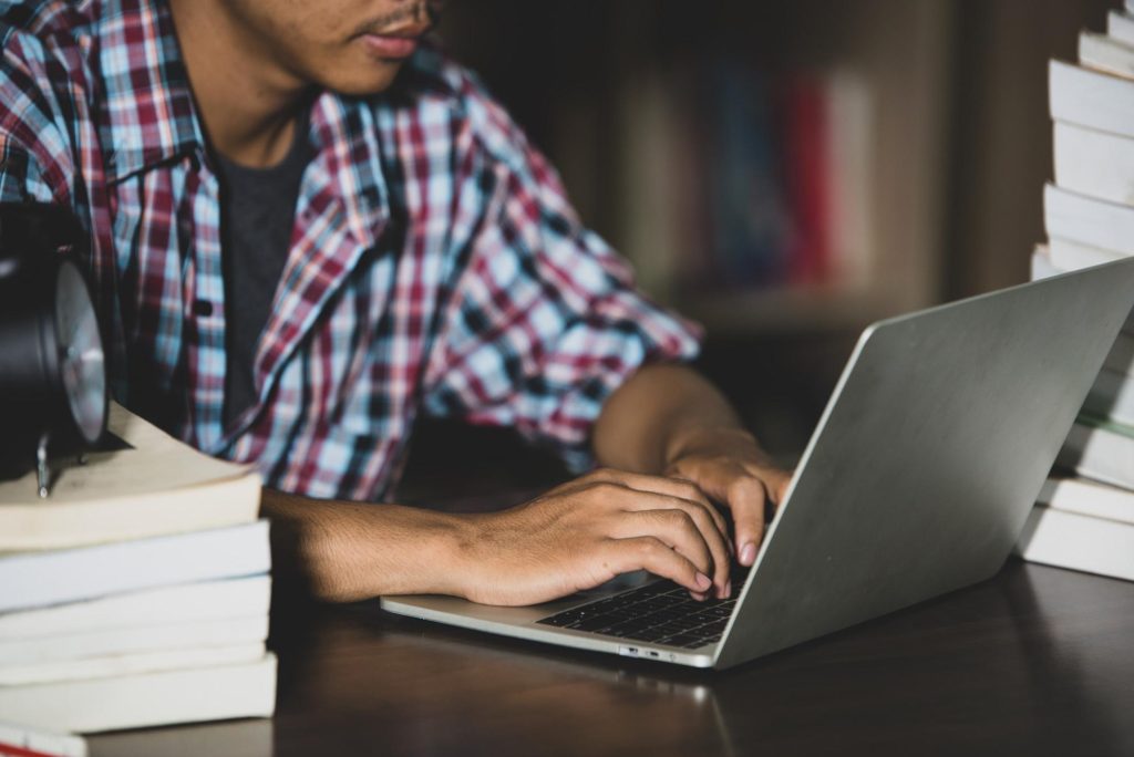 Como a escolha do notebook pode impactar seu desempenho nos estudos