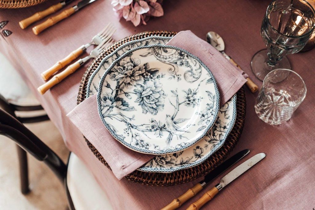 12 dicas para montar mesa posta com porcelana e receber bem