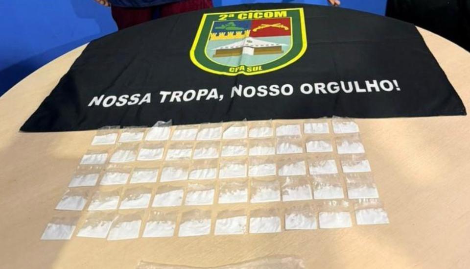 Dupla é presa em flagrante por tráfico de drogas no Morro da Liberdade