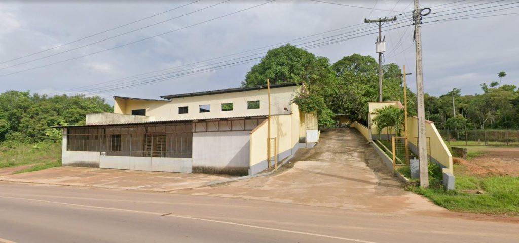 Fachada de motel localizado às margens de uma estrada em Iranduba, no Amazonas