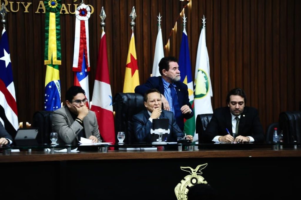 Roberto Cidade sanciona PL da Eleição Indireta
