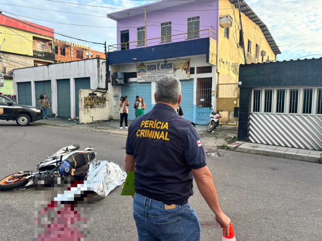 Motociclista morre após acidente com microônibus em Manaus