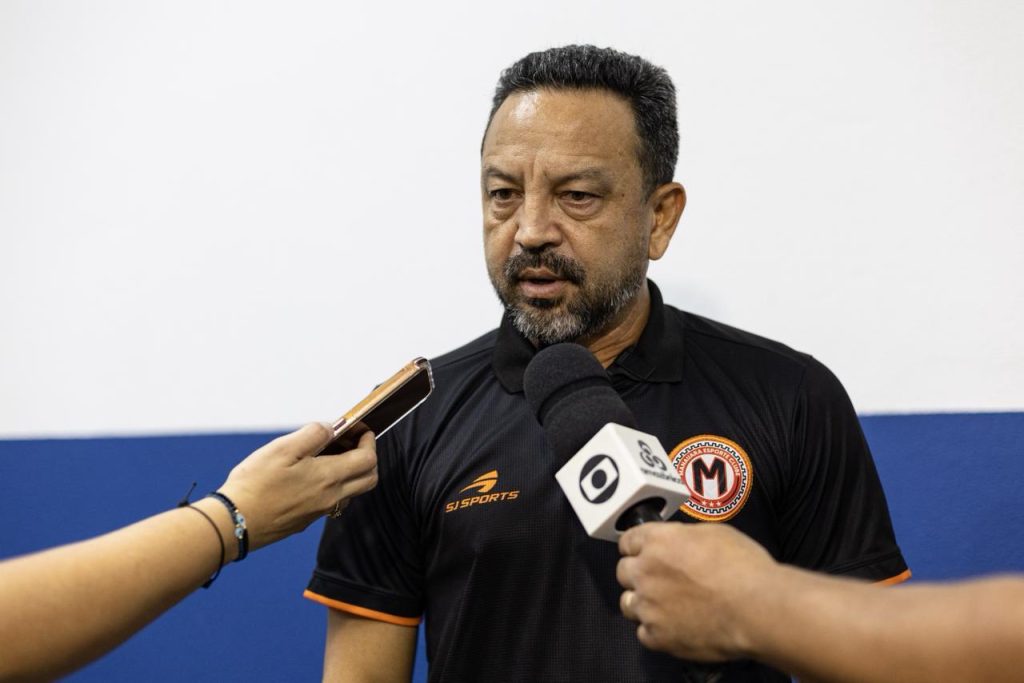 Kobayashi explica mudanças e cobra ajuste fino no ataque