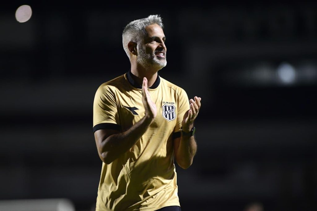 Amazonas anuncia a contratação do técnico Rodrigo Santana