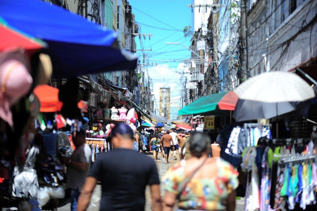 Confira o horário de funcionamento do comércio e shoppings no feriado