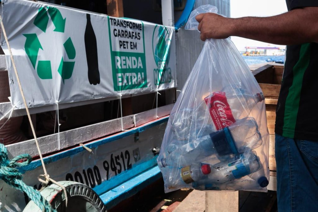 Projeto leva reciclagem aos rios da Amazônia