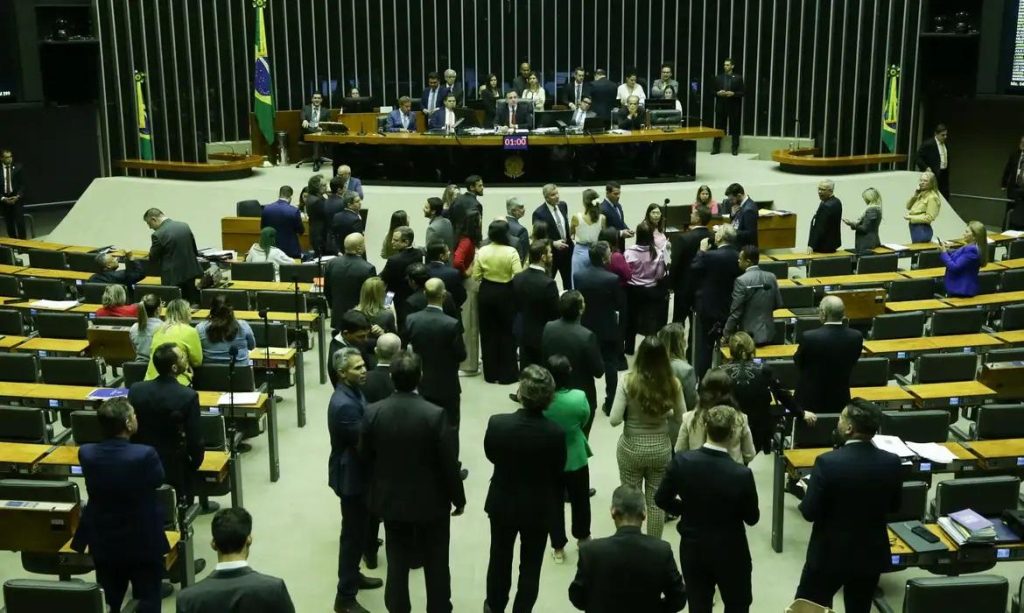 Governo quer dividir emendas com decisão popular