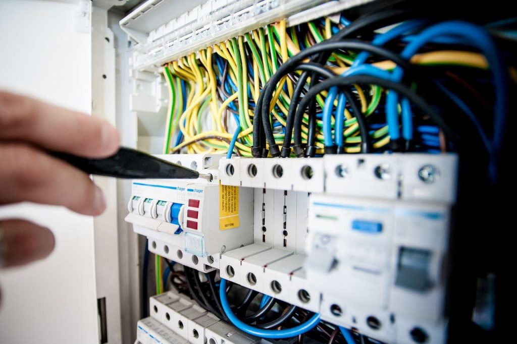 A importância da manutenção preventiva em instalações elétricas