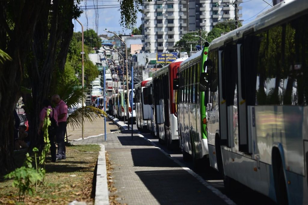A greve, os usuários de ônibus e as narrativas