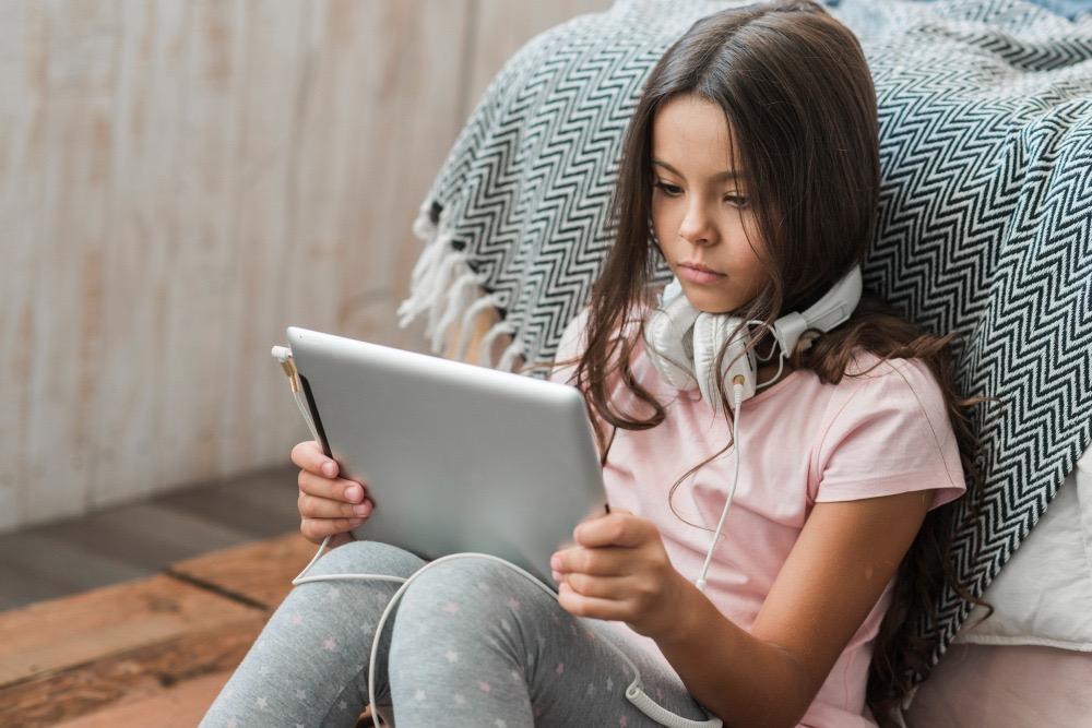Pesquisa mostra que 95% das crianças e adolescentes usam internet no Brasil