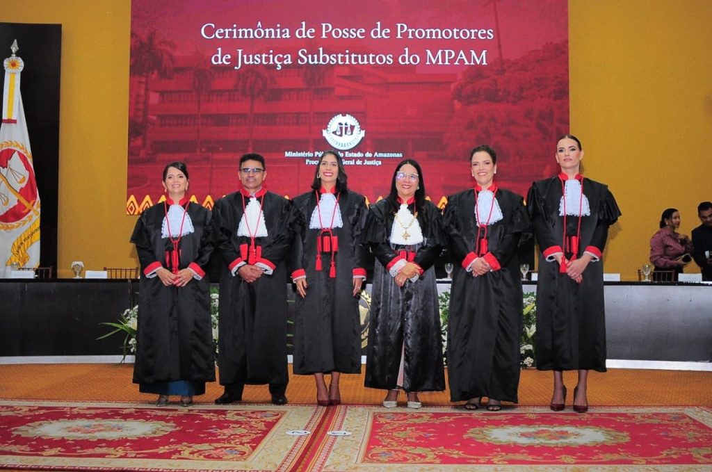MPE-AM empossa cinco novos promotores de justiça
