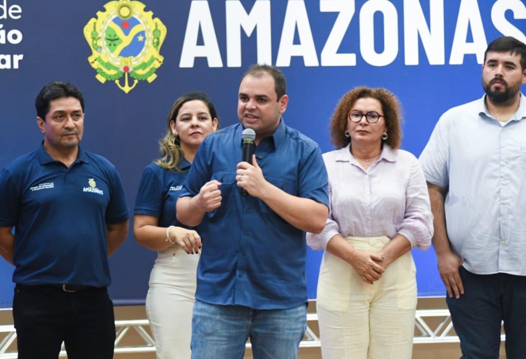 Governo do AM abre concurso com 7,8 mil vagas na educação