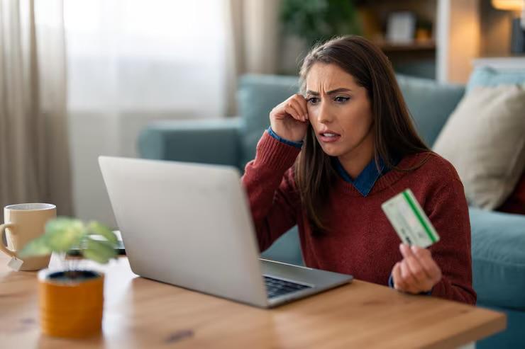 Como evitar ser vítima de fraudes online em Manaus