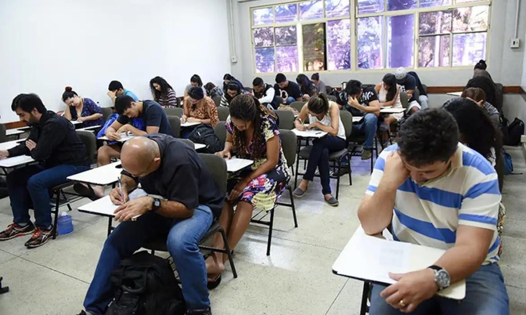 Encceja é no próximo domingo (23); saiba como consultar locais de provas