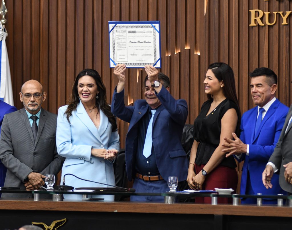 Ronaldo Barbosa recebe título de cidadão amazonense na Aleam