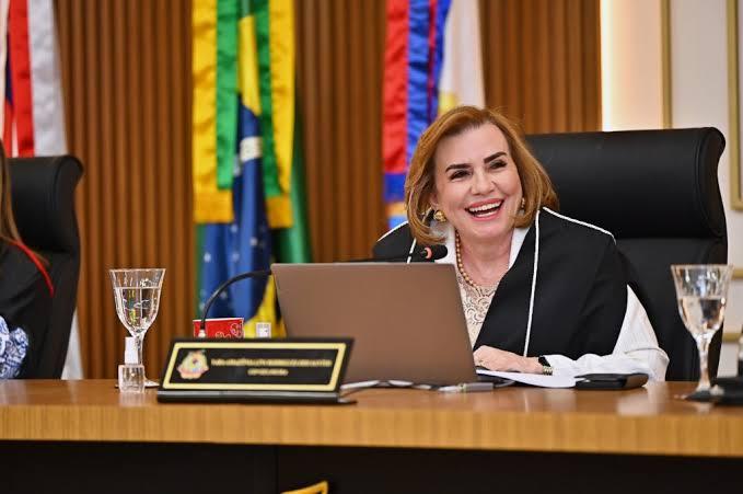 Yara Lins recebe título de Sócia Honorária da ABD