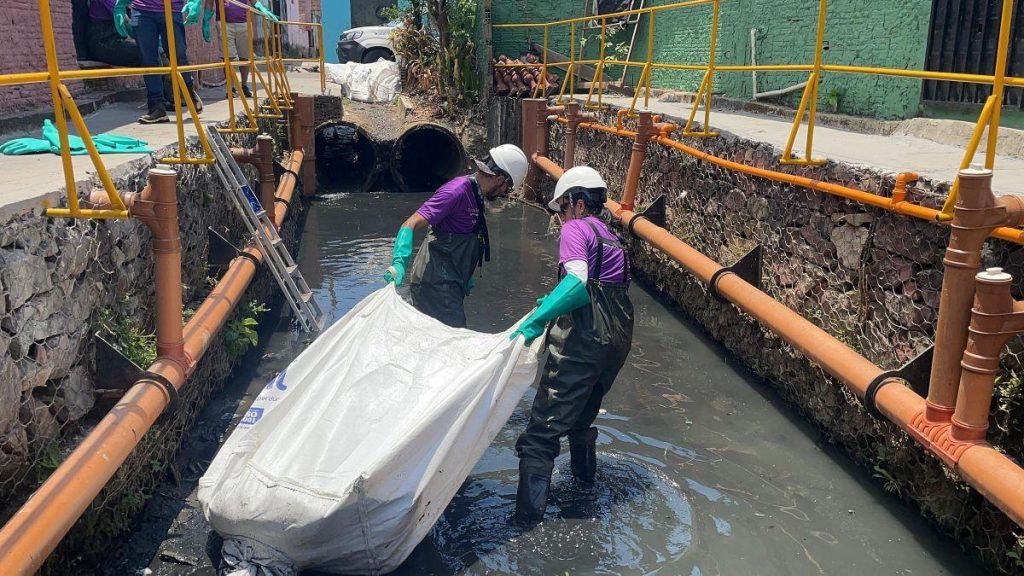Saneamento e reciclagem apontam para o futuro dos igarapés