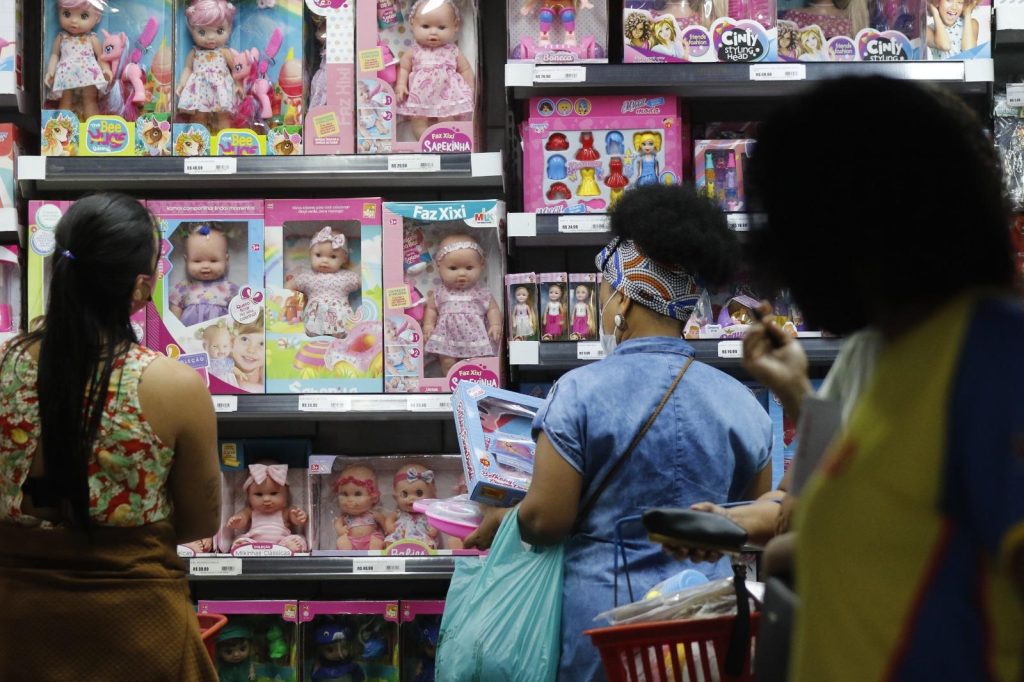 Dia das Crianças: veja como comprar presentes sem comprometer o orçamento