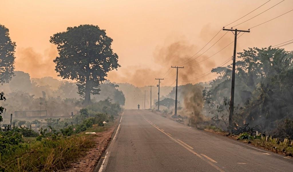 Fumaça de queimadas cobre Autazes e afeta tráfego na AM-254