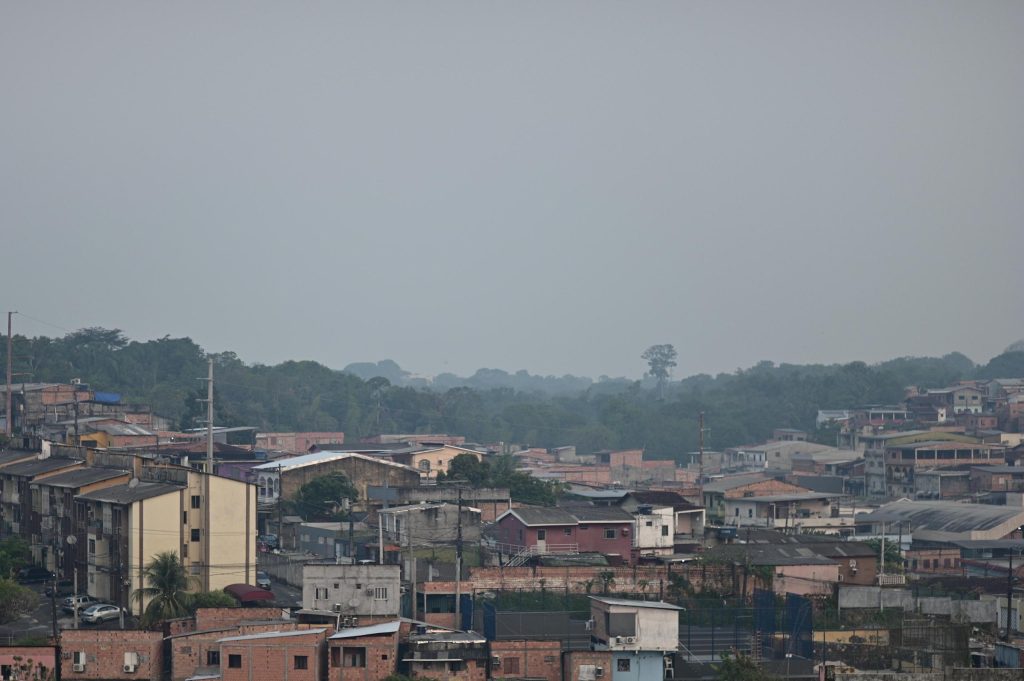 Feriado de 12 de outubro tem fumaça e qualidade do ar péssima em Manaus