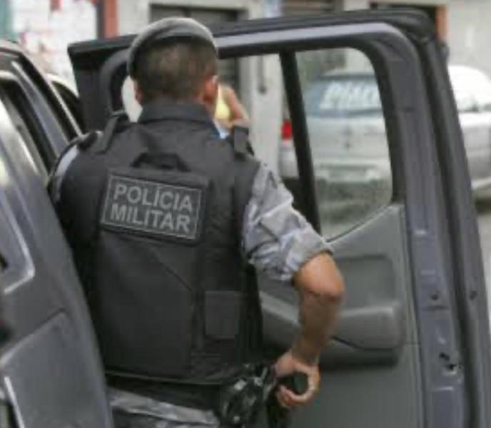 PM apreende arma e drogas no Jorge Teixeira; suspeito foge