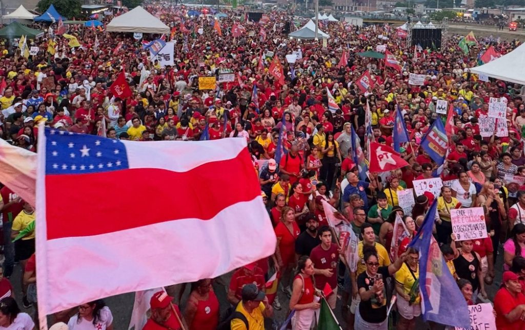 Apoiadores de Lula lotam Gigantes da Floresta por vira-voto