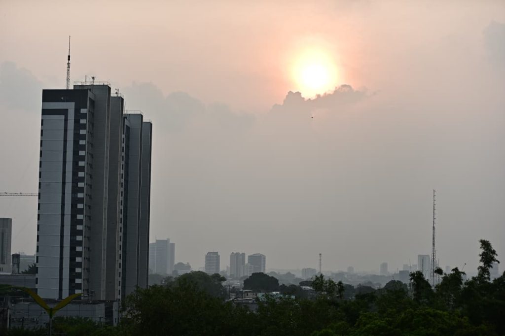 Mesmo após chuva, qualidade do ar segue muito ruim em Manaus
